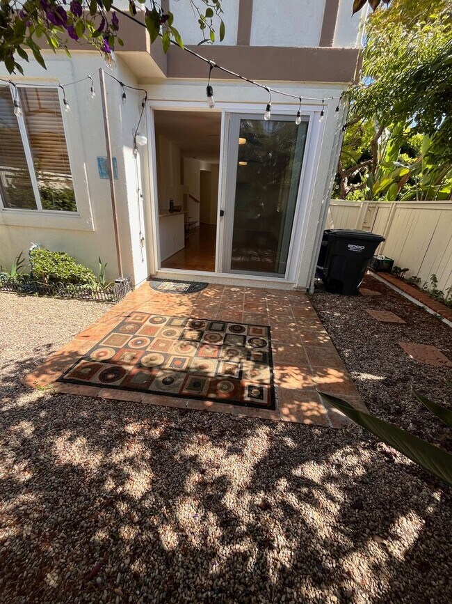 Building Photo - Encinitas Gem: Stunning 2 Bed 2.5 Bath Tow...