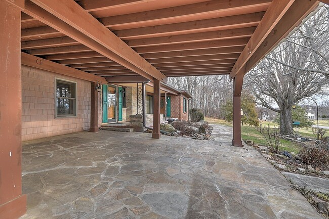 Building Photo - 563 Hales Chapel Rd