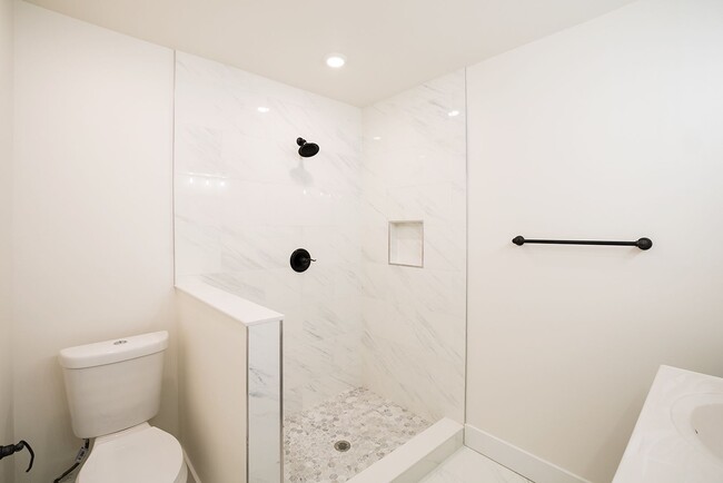 Building Photo - 2022 N 5th St