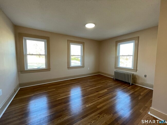 Building Photo - 482 W Main St