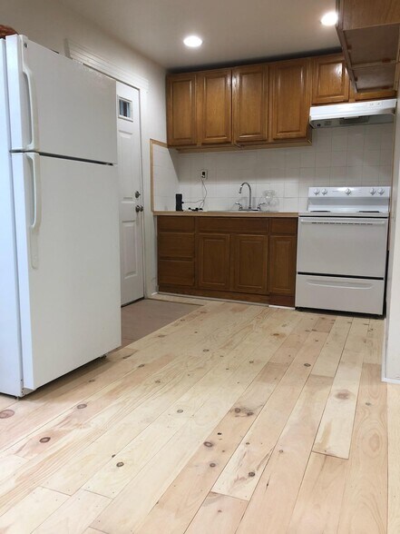 Building Photo - 605 Spring St