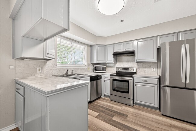 Building Photo - 10402 Permian Dr