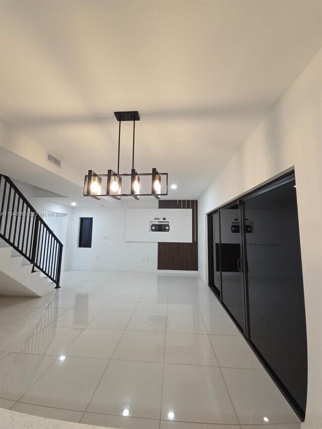 Building Photo - 215 NW 13th Pl