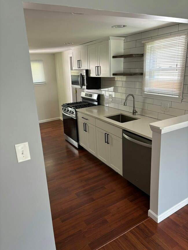 Building Photo - 23311 Lakewood St