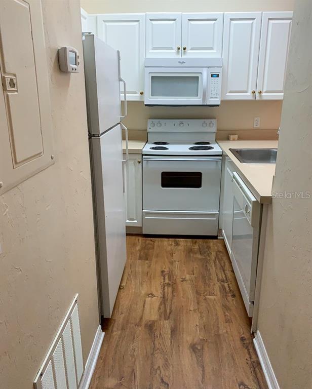 Building Photo - 3901 SW 27th St