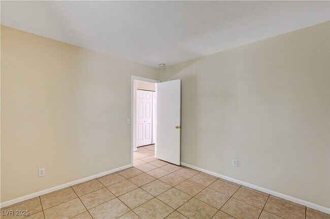 Building Photo - 6369 Bushkill Creek Ct