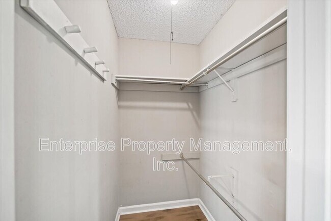 Building Photo - 7103 Tagen Dr