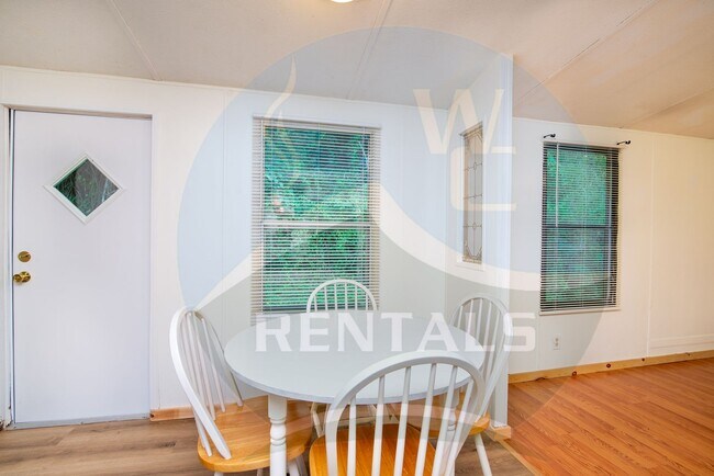 Building Photo - Charming 3-bedroom, 2-bath single wide trailer in Whittier, NC available now for year-long lease.
