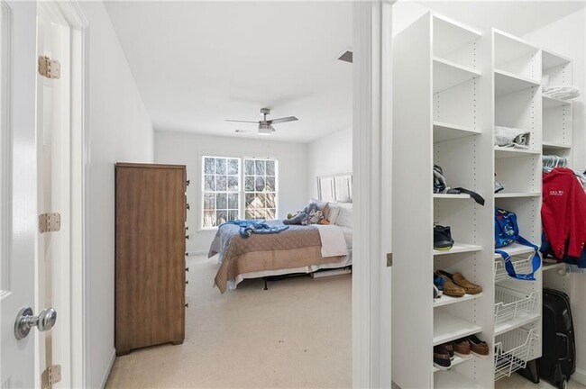 Building Photo - 2050 Willshire Glen