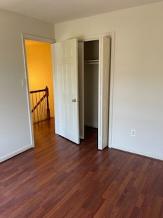 Building Photo - 5516 Sully Lake Dr