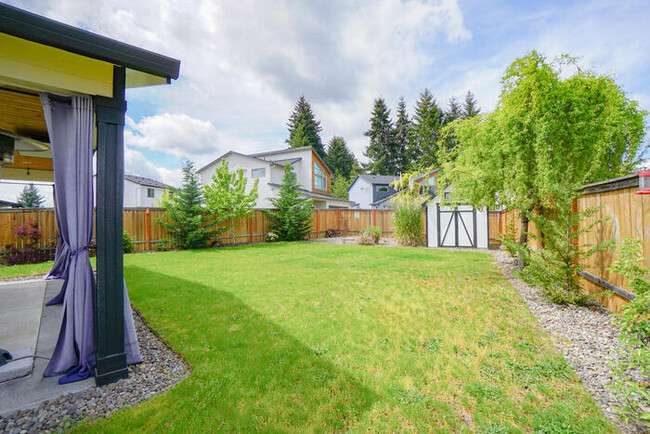 Building Photo - NEWER FOUR BEDROOM NEAR HAZEL DELL
