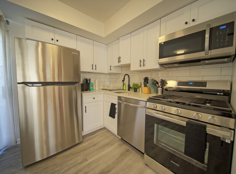 Building Photo - 457 Jackson Ave