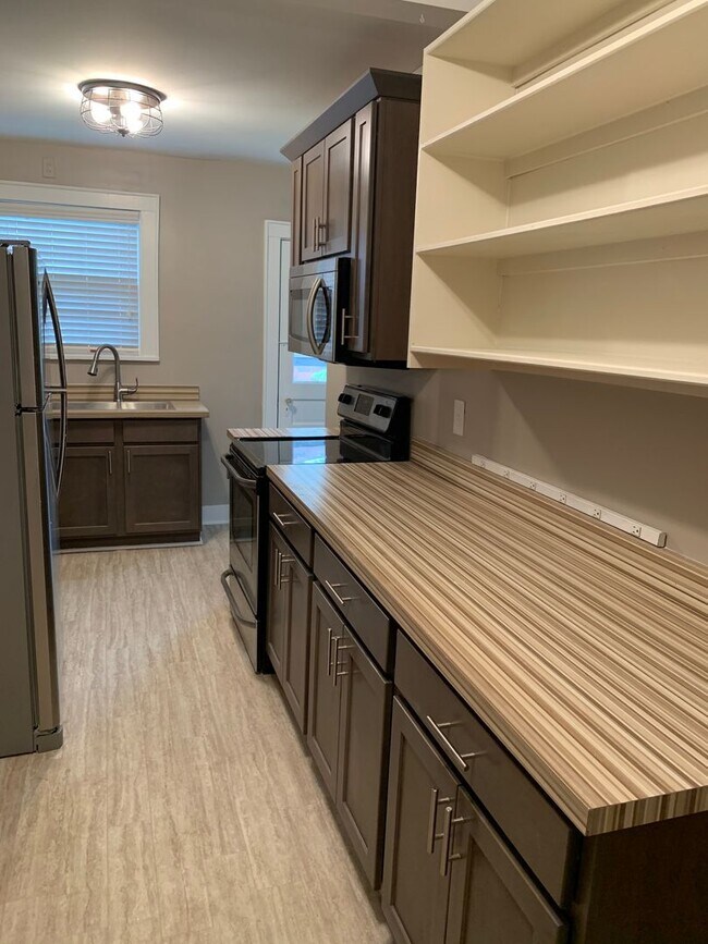 Building Photo - 1410 Calvin Ave