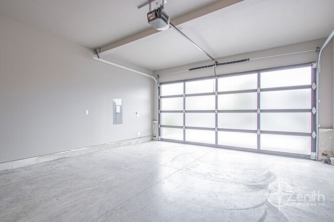 Building Photo - 12323 NE 116th Way