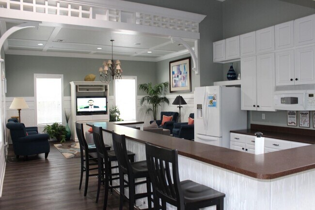 Building Photo - 2801 Chancellorsville Dr