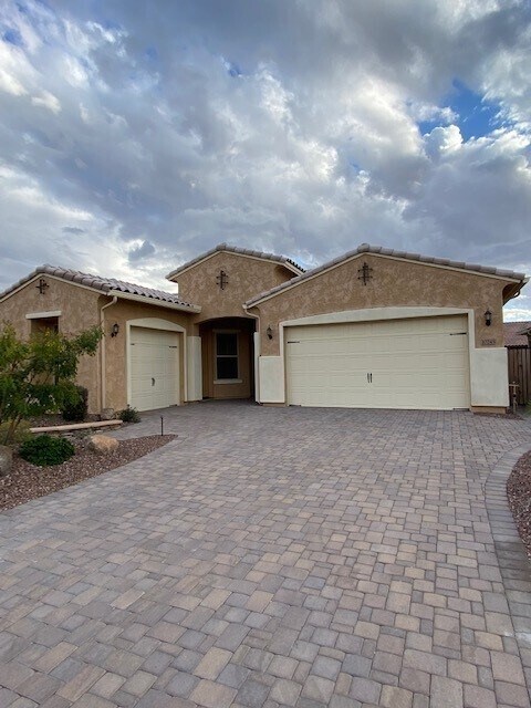 Building Photo - 10245 W Pinnacle Vista Dr