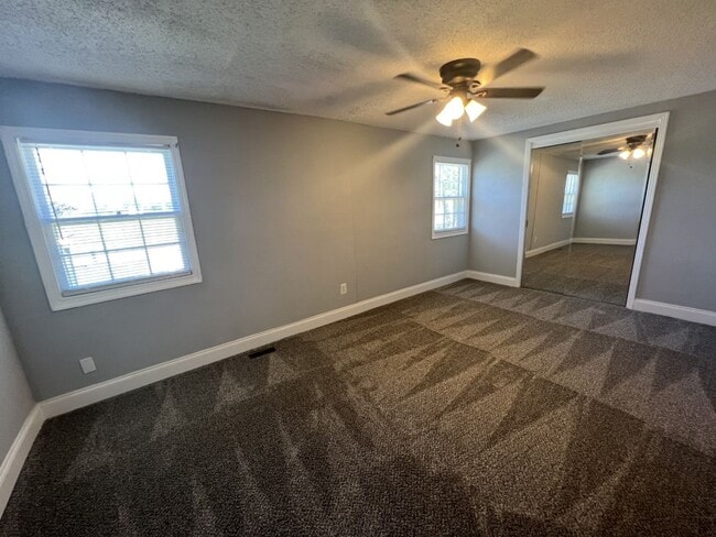 Building Photo - 1550 Old Dover Rd