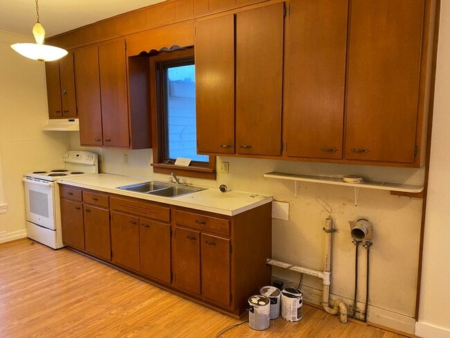 Building Photo - Spacious Manheim 3 Bedroom, 2 Bath House