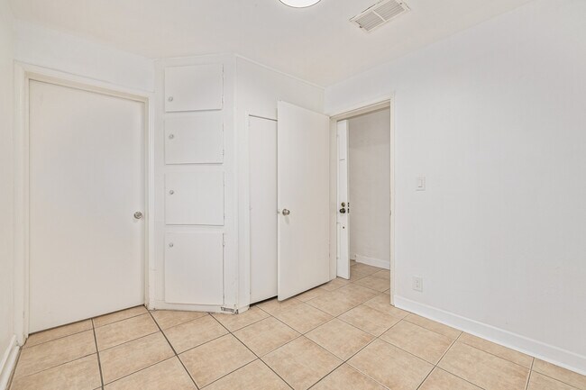 Building Photo - 4516 N 8th Pl