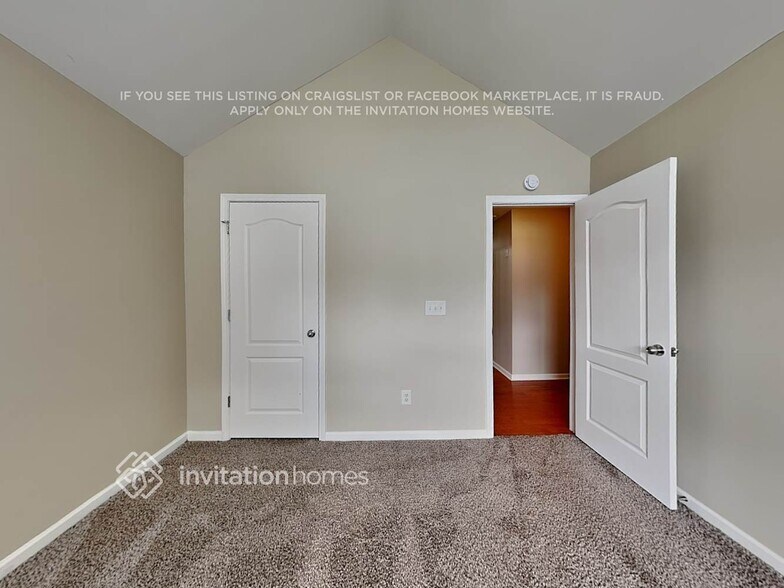 Building Photo - 1029 S Creek Dr
