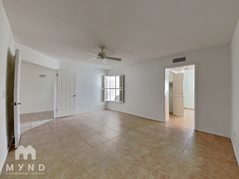Building Photo - 8176 E Del Cuarzo Dr