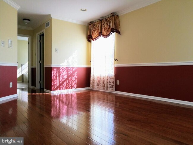 Building Photo - 201 Yorktown Ct