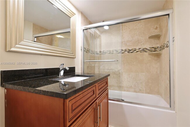 Building Photo - 909 Twin Lakes Dr