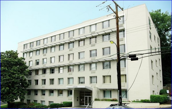 Primary Photo - 1730 Arlington Blvd