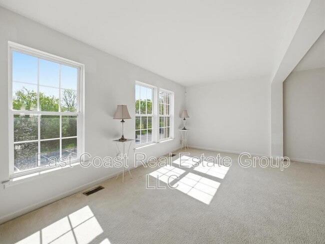 Building Photo - 1247 Mare St