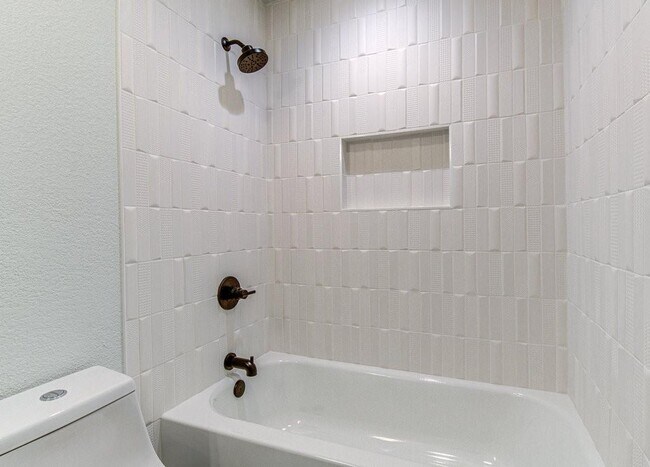 Building Photo - 1215 Hollow Creek Dr