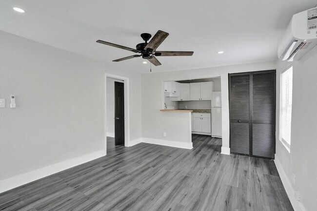 Building Photo - 234 NE 14th Ave