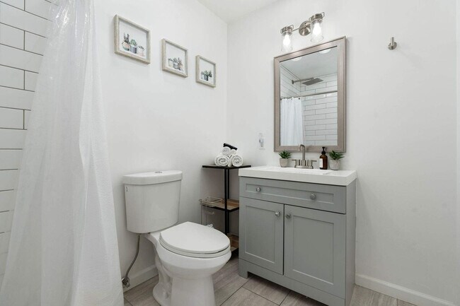 Building Photo - 2624 N 80th Pl