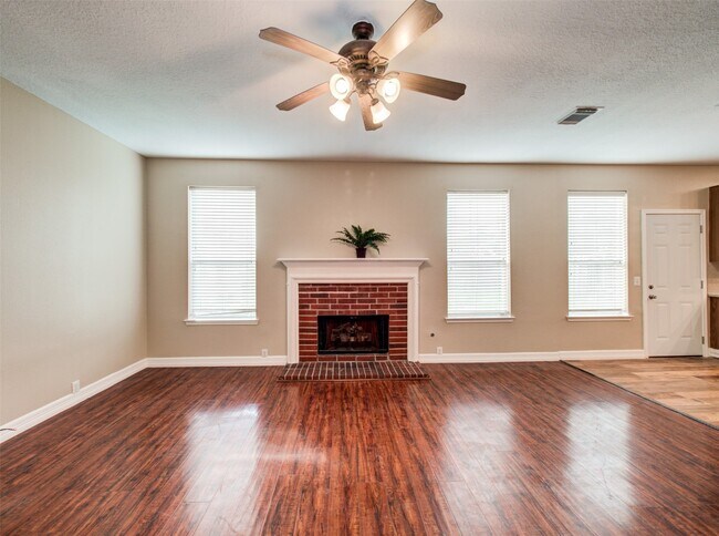Building Photo - 419 Thorpe Springs Dr