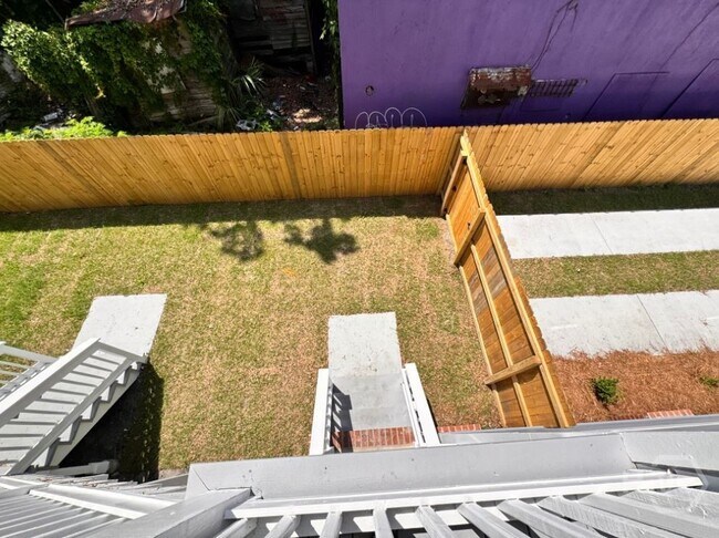 Building Photo - 417 W 32nd St