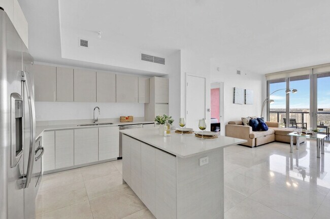 Building Photo - 2602 E Hallandale Beach Blvd