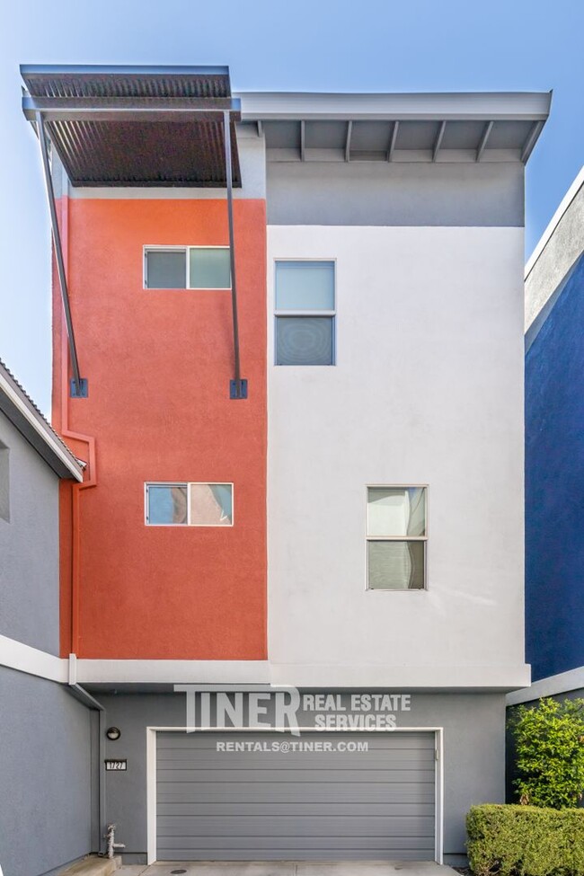 Building Photo - Industrial Loft in Fabulous Downtown Neigh...