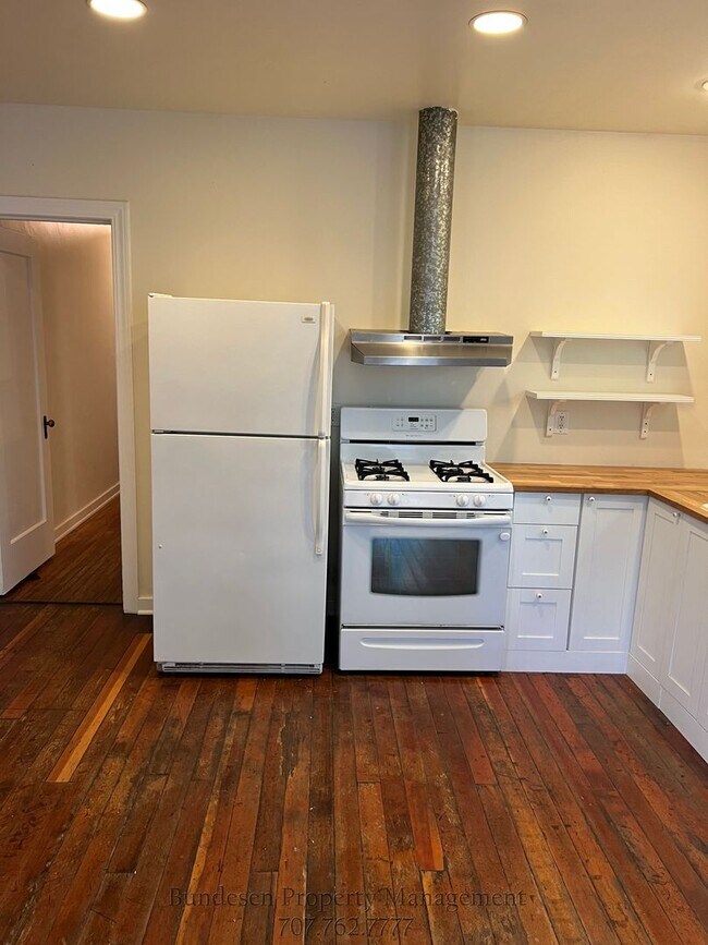 Building Photo - Charming 1 Bedroom Home with Hardwood Floors & Private Backyard