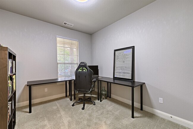 Building Photo - 3515 Washington Dr