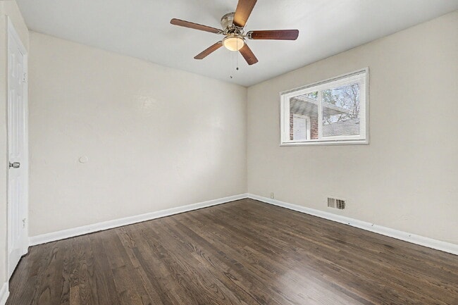 Building Photo - "Charming 3-Bedroom Duplex Retreat on Chester Street, Aurora – Cozy 1206 Sq Ft Home Awaiting Your...