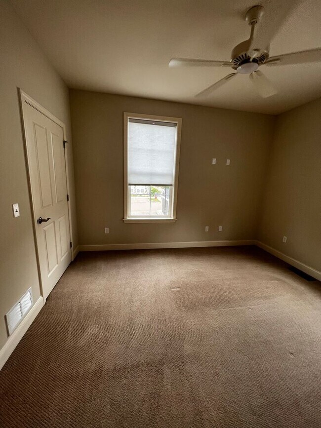 Building Photo - 251 Bayberry Cir
