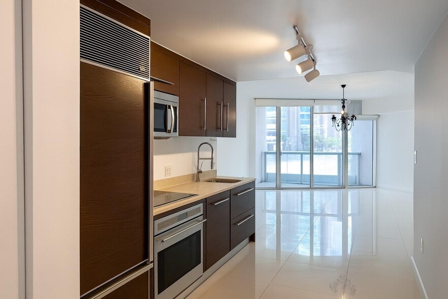Primary Photo - 475 Brickell Ave