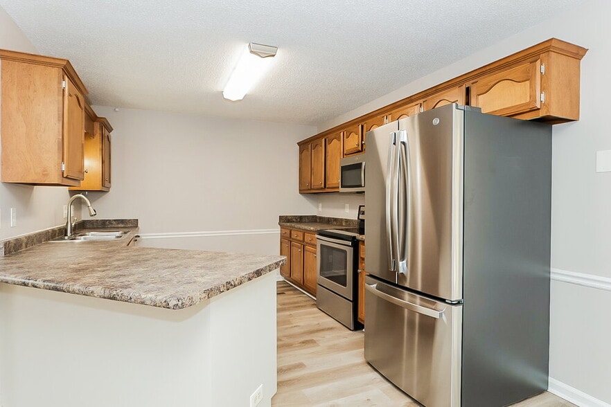 Building Photo - 2319 Bennington Dr