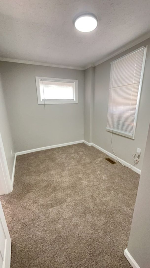Building Photo - 1st Floor - 3 Bed 1 Bath