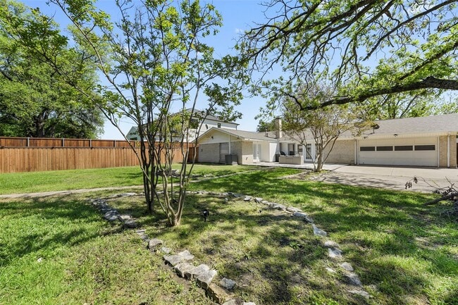 Building Photo - 3215 Whitehall Dr