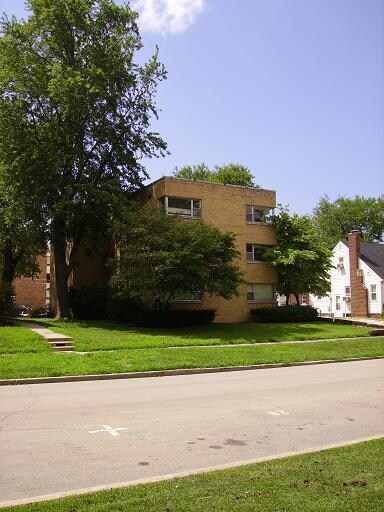 Primary Photo - 105 E John St