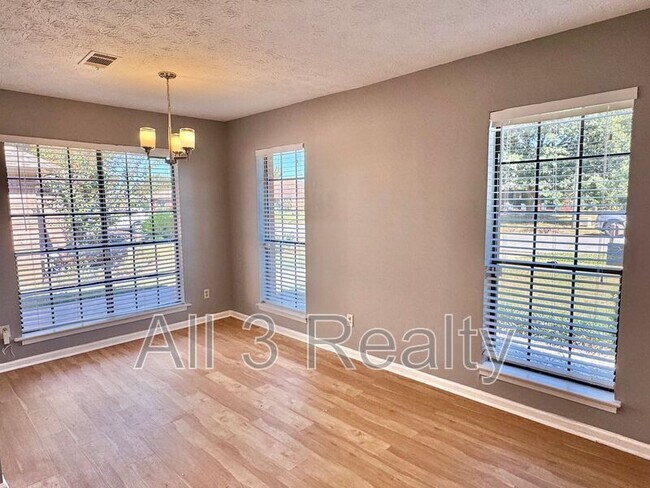 Building Photo - 728 E Gardendale Dr