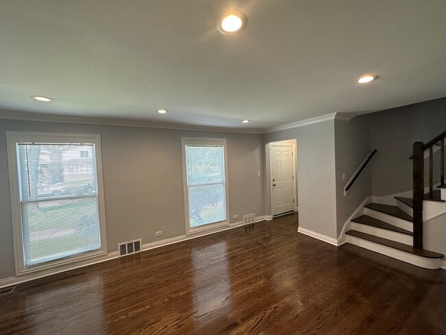 Building Photo - 8209 S Prairie Ave