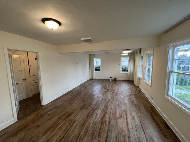 Building Photo - 2 Bedroom 2 Bath Single Family Home in Orange