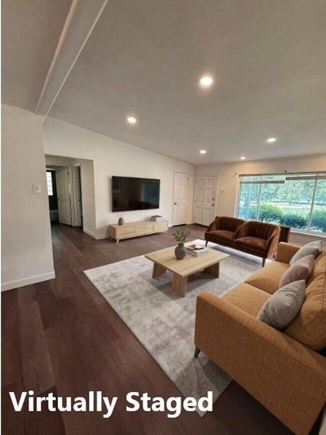 Building Photo - 4 Bedroom Home for Rent in University City!