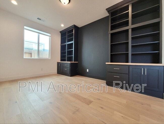Building Photo - 12773 Tower Beach Way